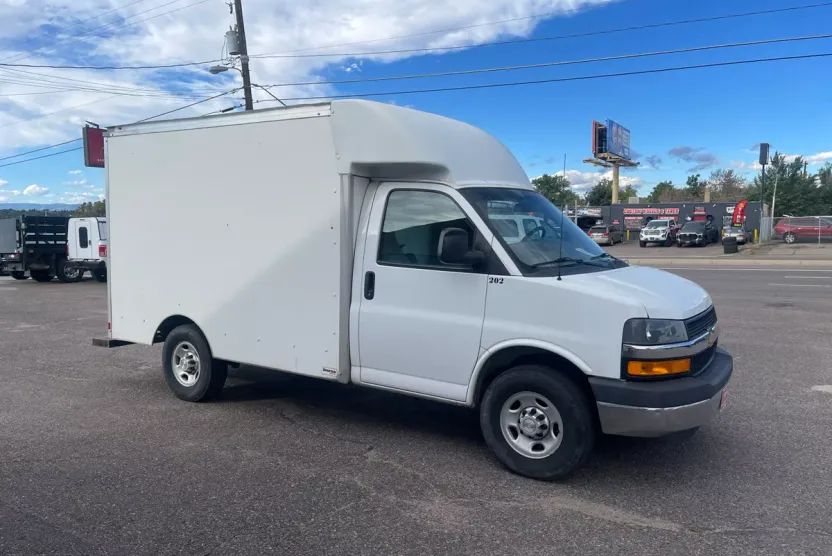 2020 Chevrolet Express Cutaway 3500 Van photo 1