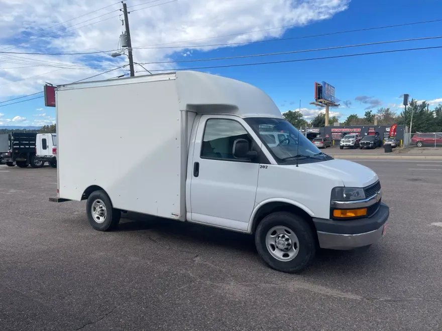 2020 Chevrolet Express Cutaway 3500 Van photo 1