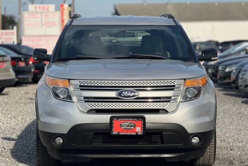 2014 Ford Explorer XLT photo 1