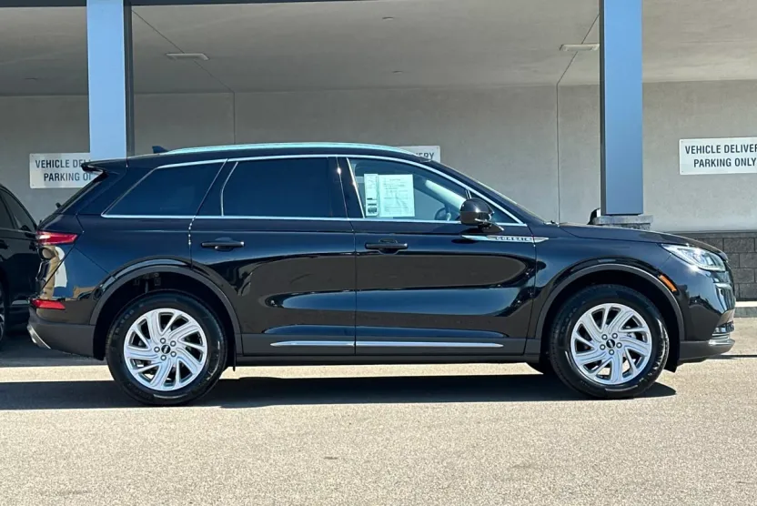 2021 Lincoln Corsair Standard photo 1