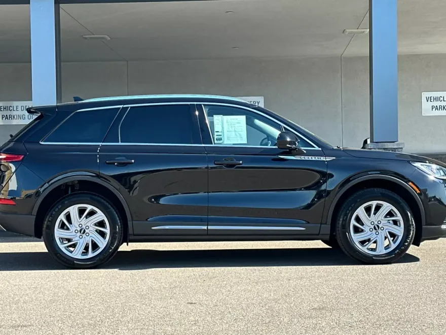 2021 Lincoln Corsair Standard photo 1