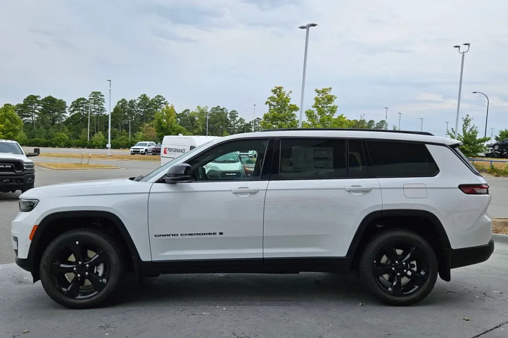 2025 Jeep Grand Cherokee Limited photo 1