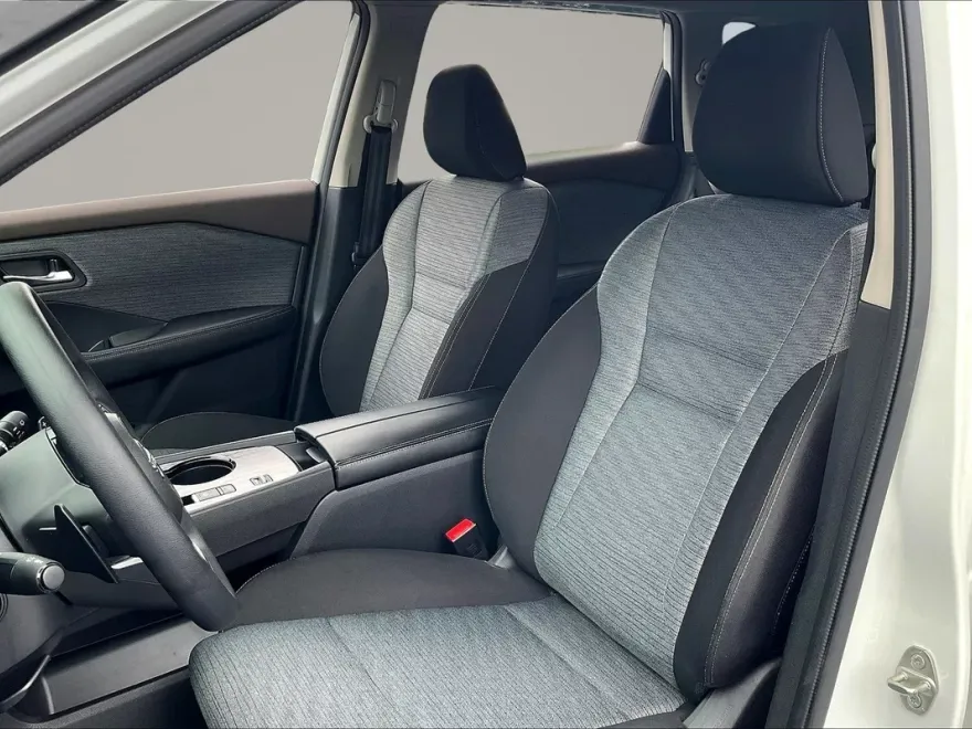 2023 Nissan Rogue SV photo 23
