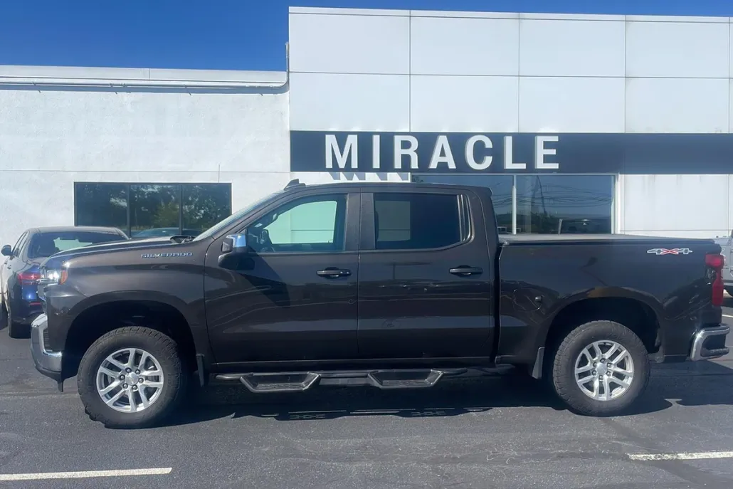 2021 Chevrolet Silverado 1500 LT photo 1