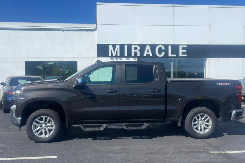 2021 Chevrolet Silverado 1500 LT photo 1