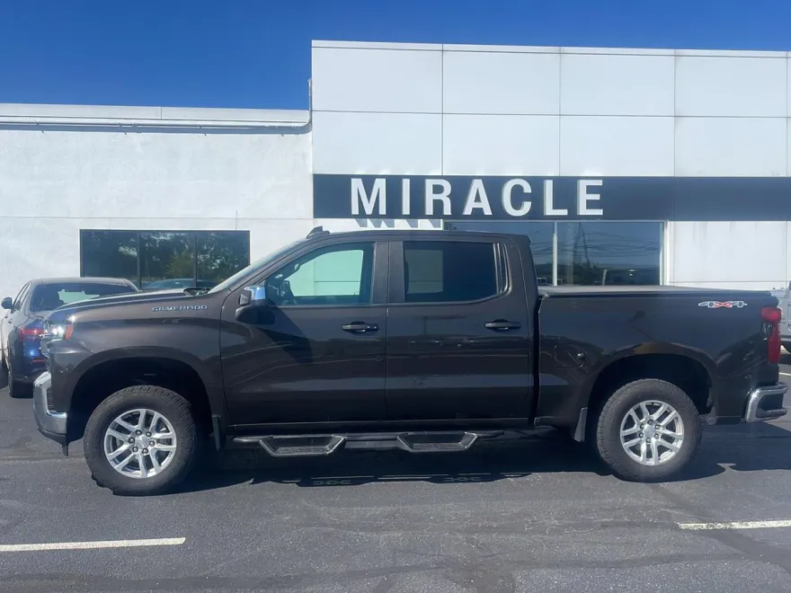2021 Chevrolet Silverado 1500 LT photo 1
