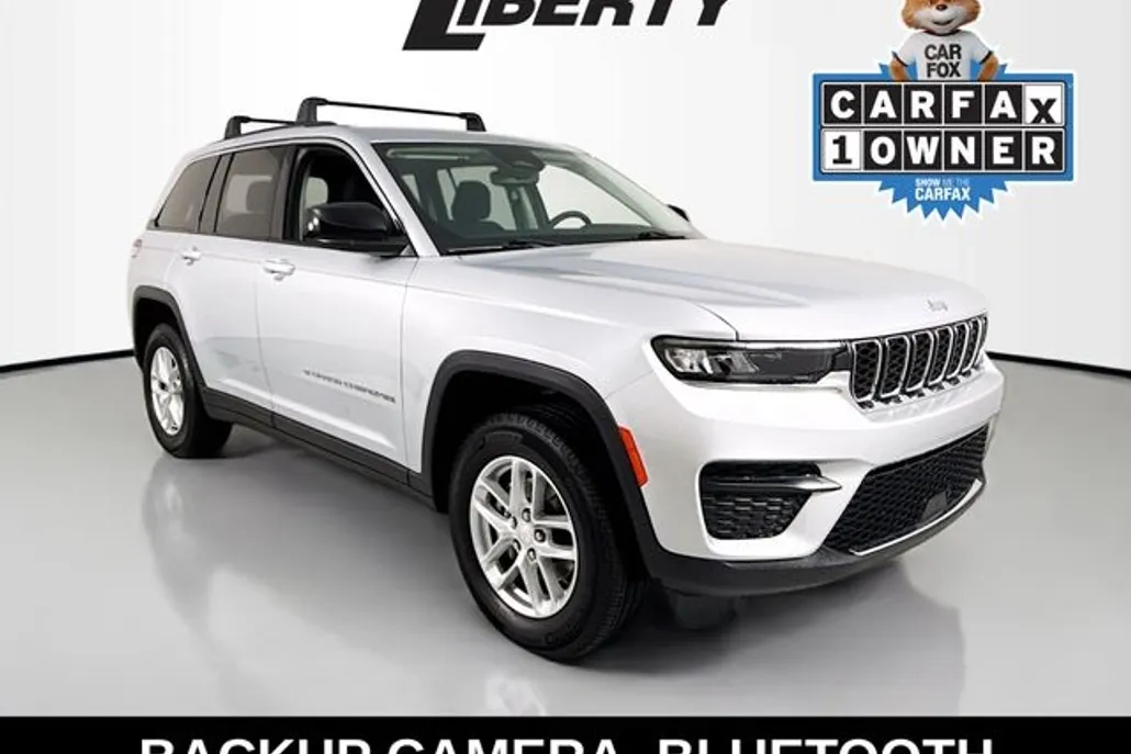 2023 Jeep Grand Cherokee Laredo photo 1