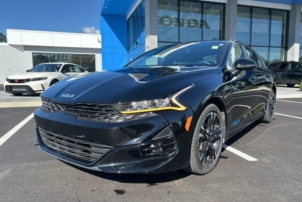 2023 Kia K5 GT-Line photo 1