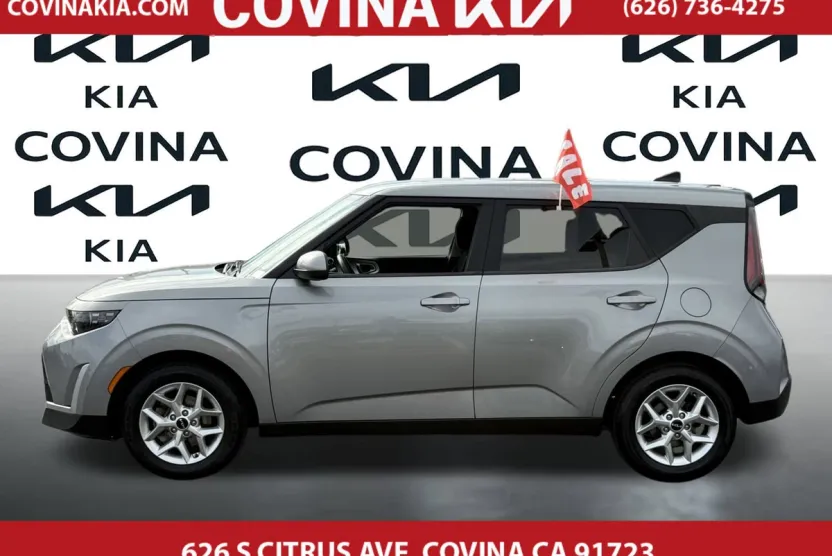 2023 Kia Soul LX photo 1