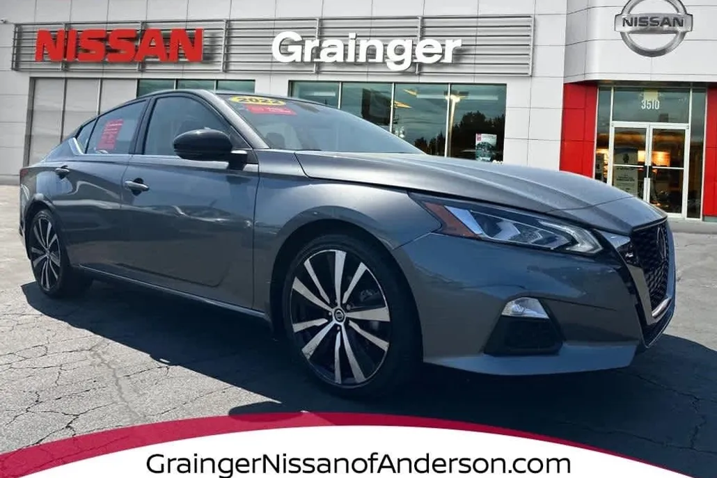 2022 Nissan Altima SR photo 1