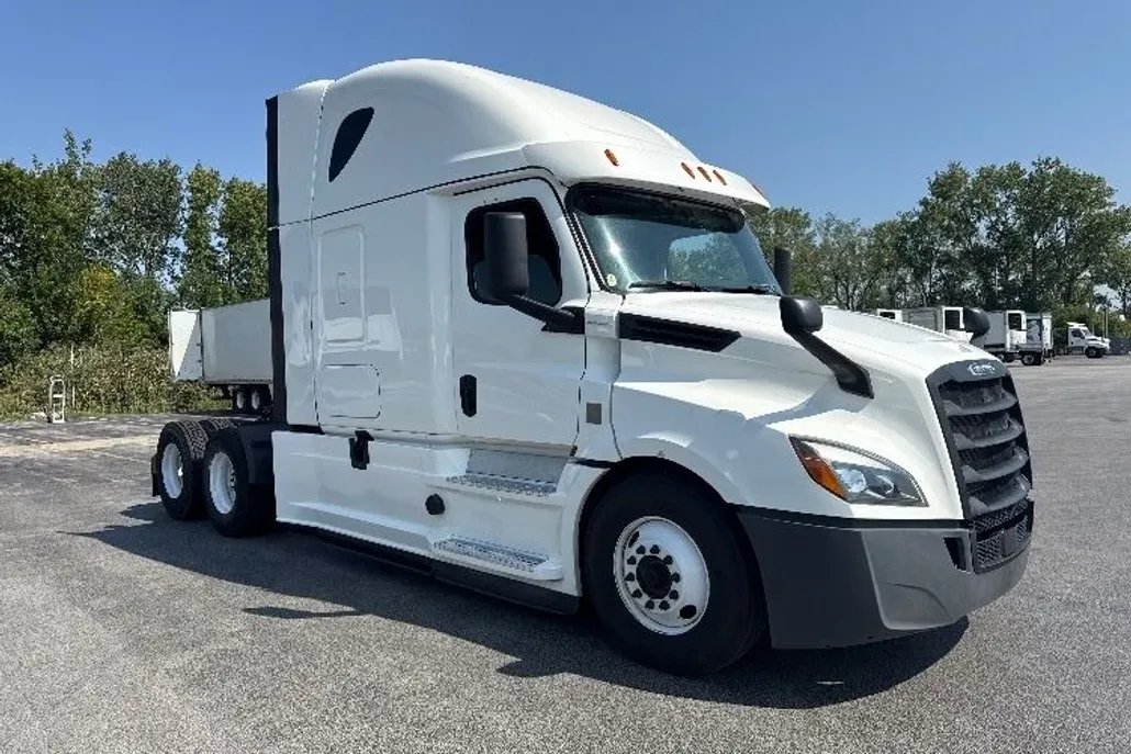 2020 Freightliner Cascadia 126" Sleeper Cab photo 1