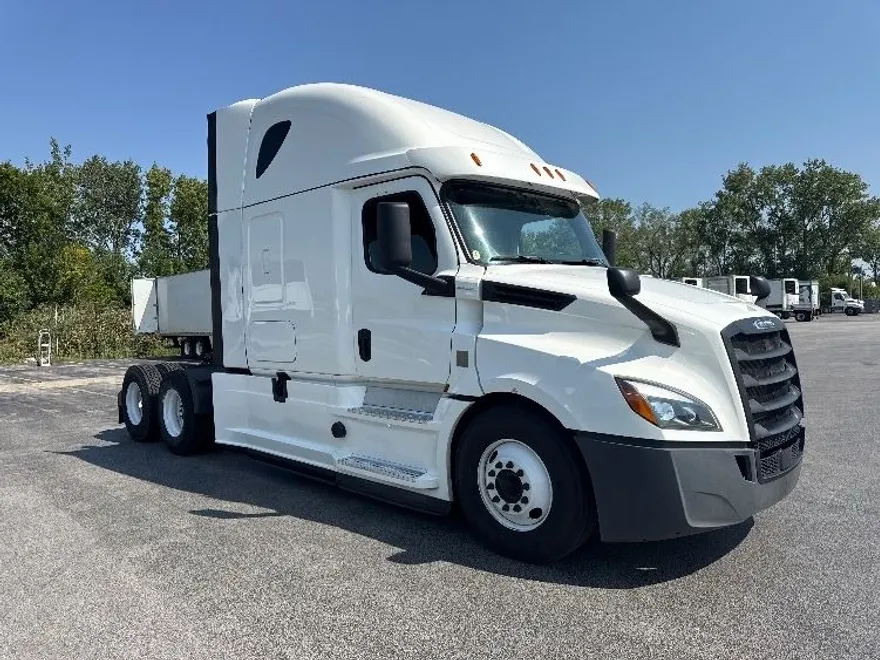 2020 Freightliner Cascadia 126" Sleeper Cab photo 1