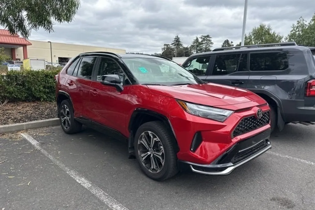 2025 Toyota RAV4 Hybrid XSE photo 1