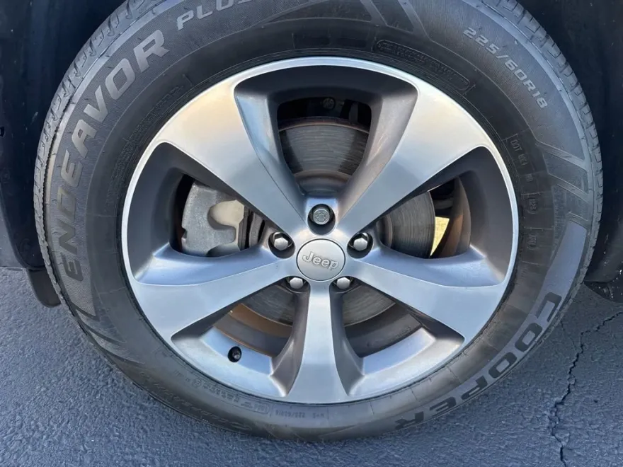 2019 Jeep Cherokee Limited photo 1