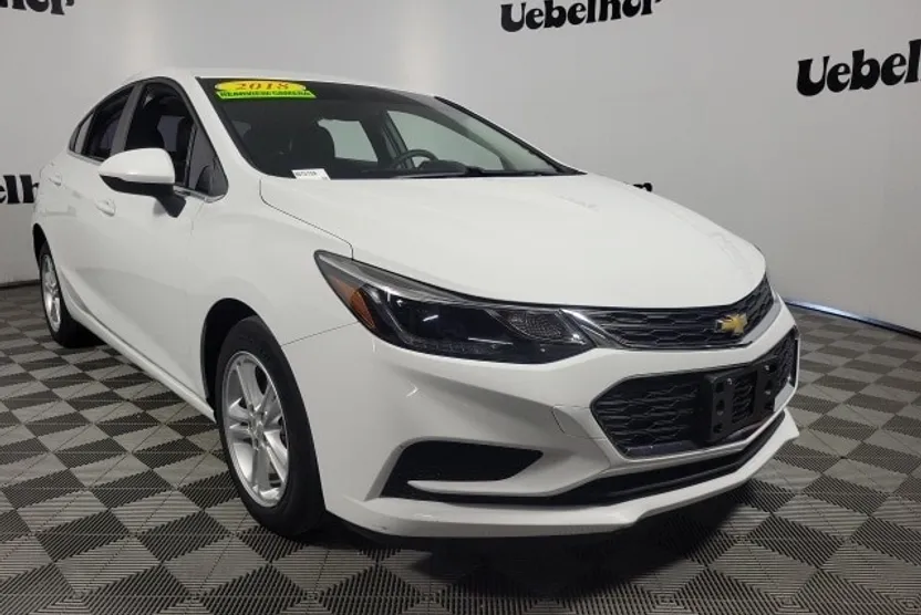 2018 Chevrolet Cruze LT photo 1