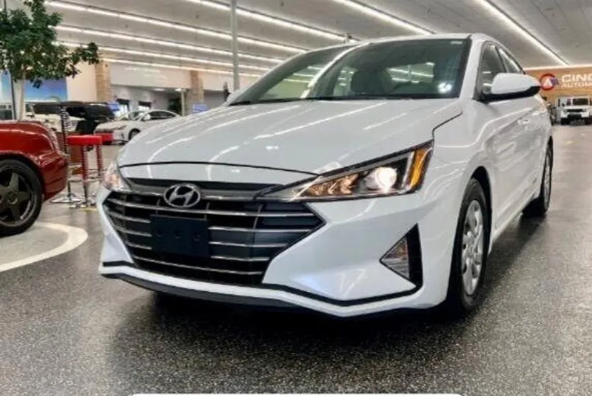 2019 Hyundai Elantra SE photo 1