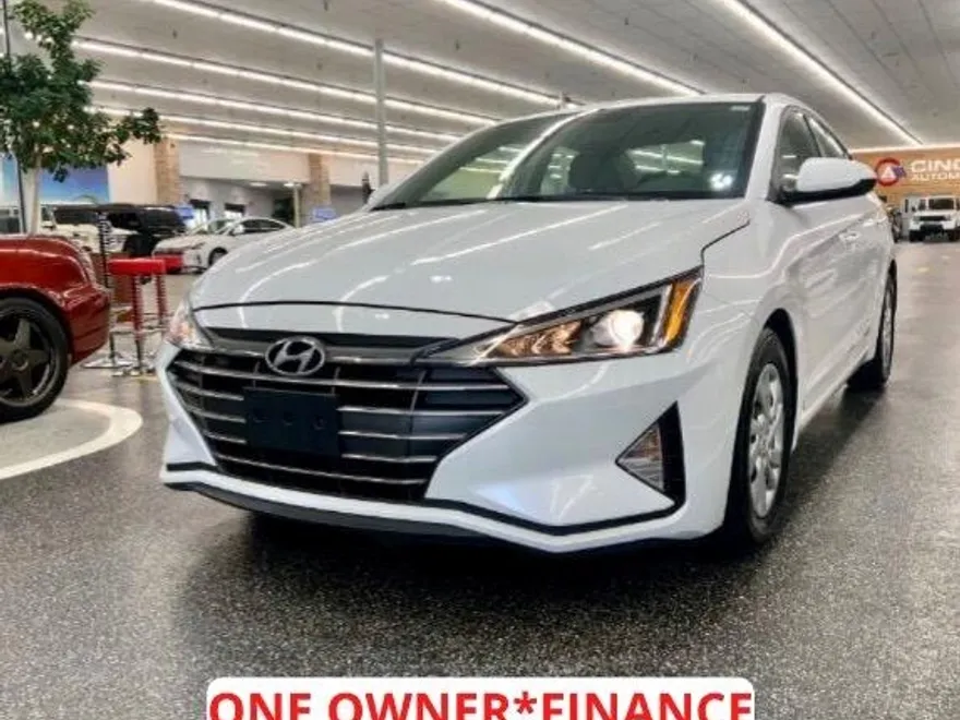 2019 Hyundai Elantra SE photo 1