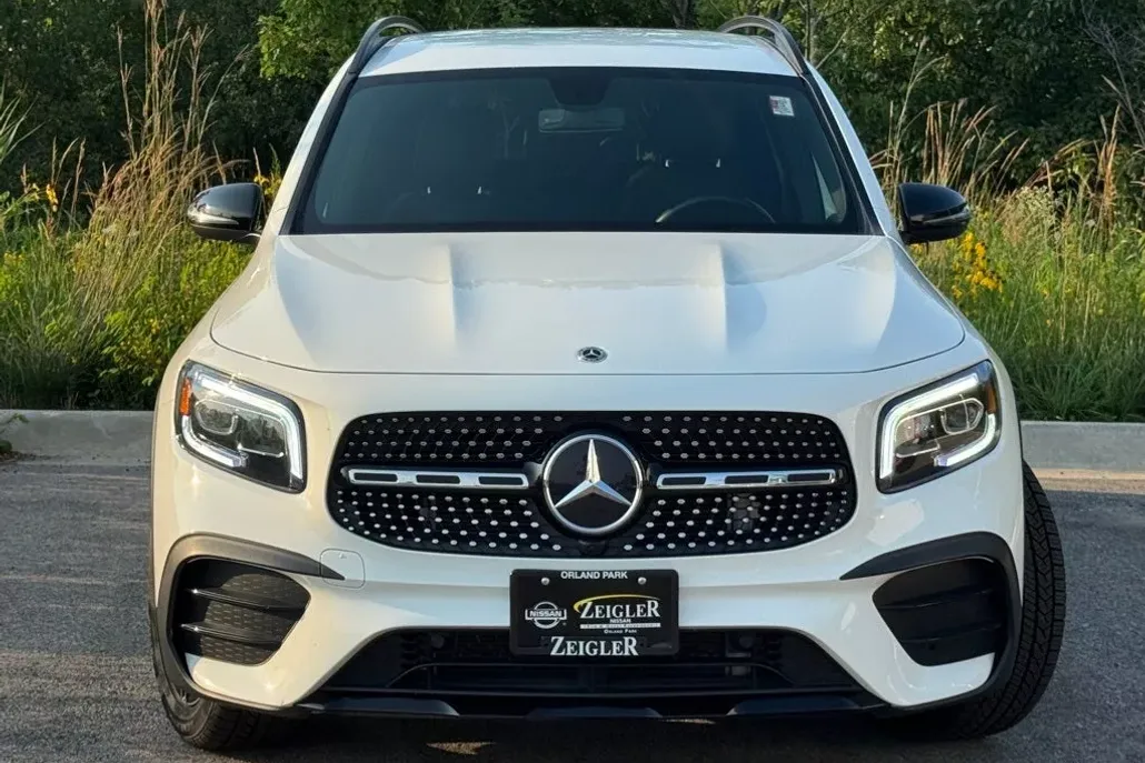 2023 Mercedes Benz GLB 250 photo 1