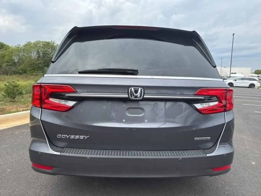 2024 Honda Odyssey Touring photo 2