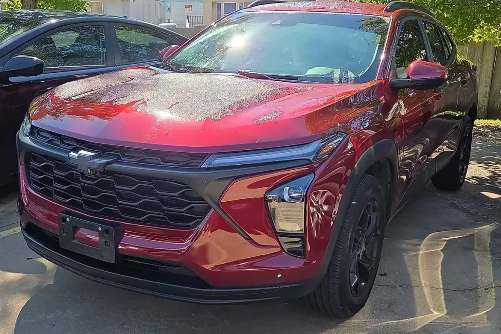 2024 Chevrolet Trax LT photo 1
