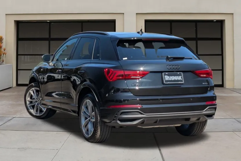 2025 Audi Q3 S line Premium photo 1