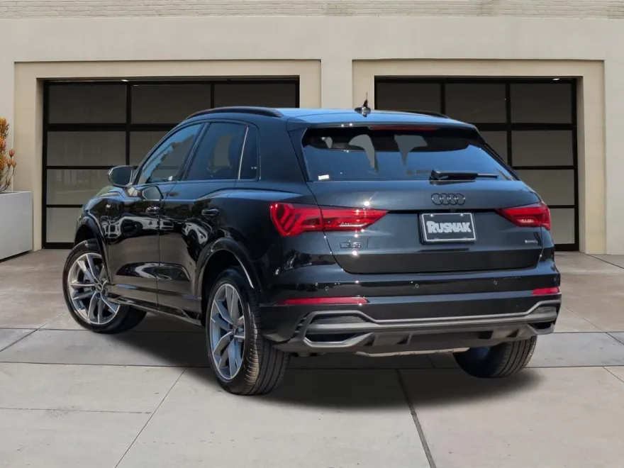 2025 Audi Q3 S line Premium photo 1