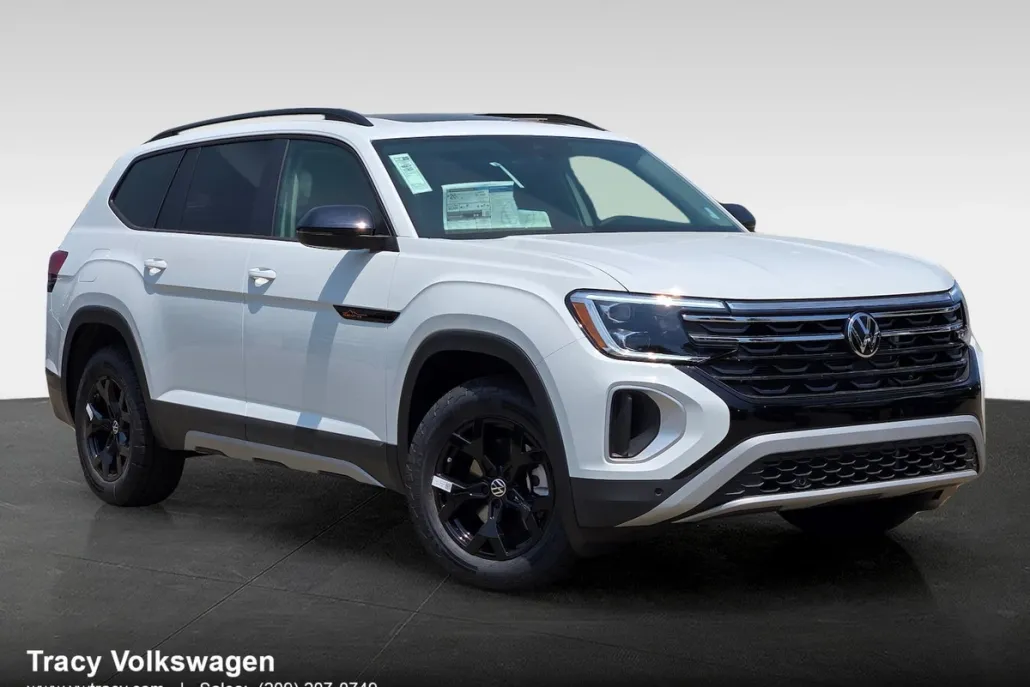 2025 Volkswagen Atlas SE Technology Peak Edition photo 1
