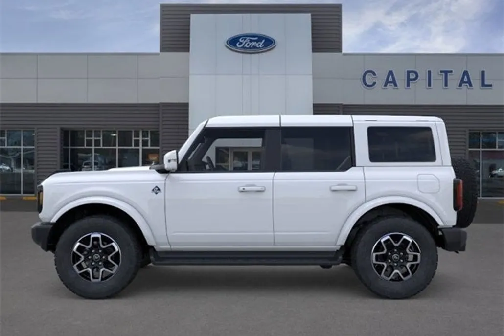2025 Ford Bronco Outer Banks photo 1