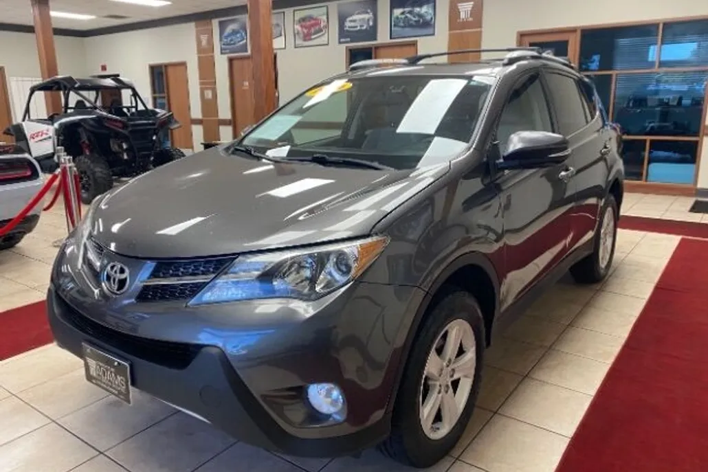 2014 Toyota RAV4 XLE photo 1
