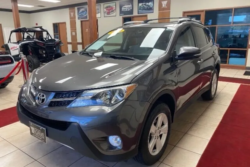2014 Toyota RAV4 XLE photo 1