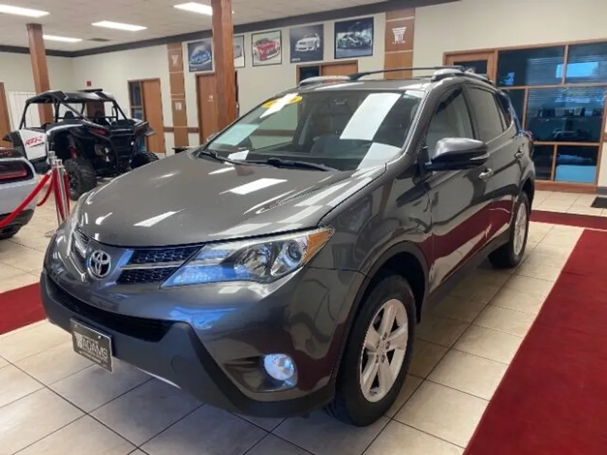 2014 Toyota RAV4 XLE photo 1