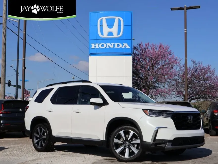 2025 Honda Pilot Touring photo 1