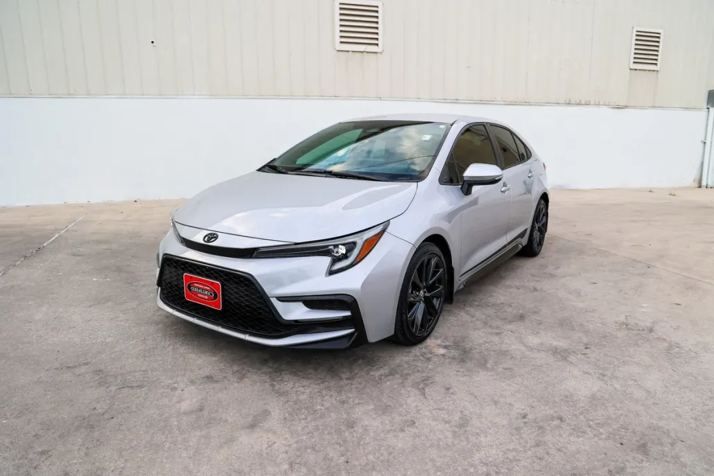 2023 Toyota Corolla SE photo 1