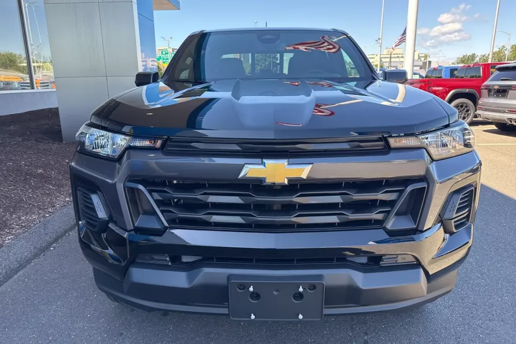 2026 Chevrolet Colorado LT photo 1