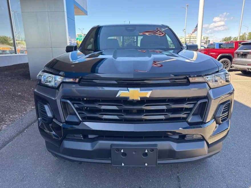 2026 Chevrolet Colorado LT photo 1