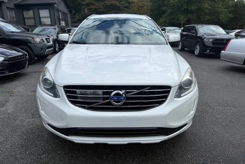 2016 Volvo XC60 T5 Drive-E Platinum photo 1
