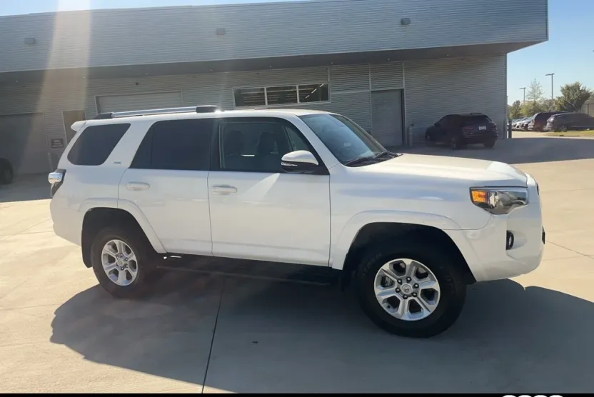 2024 Toyota 4Runner SR5 Premium photo 1
