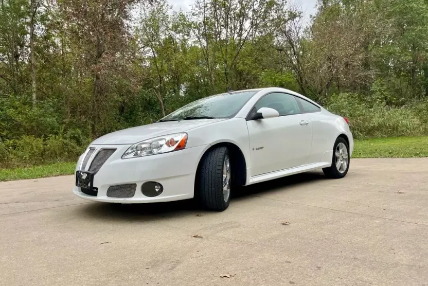 2009 Pontiac G6 GXP photo 1