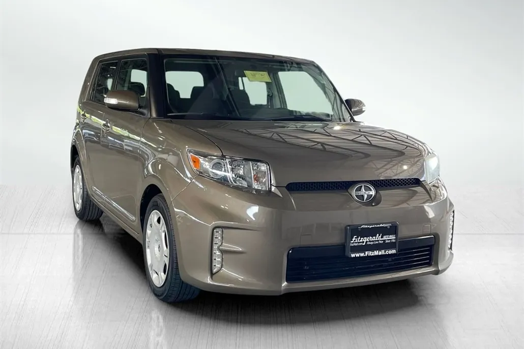 2014 Scion xB Base photo 1