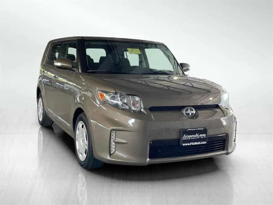 2014 Scion xB Base photo 1
