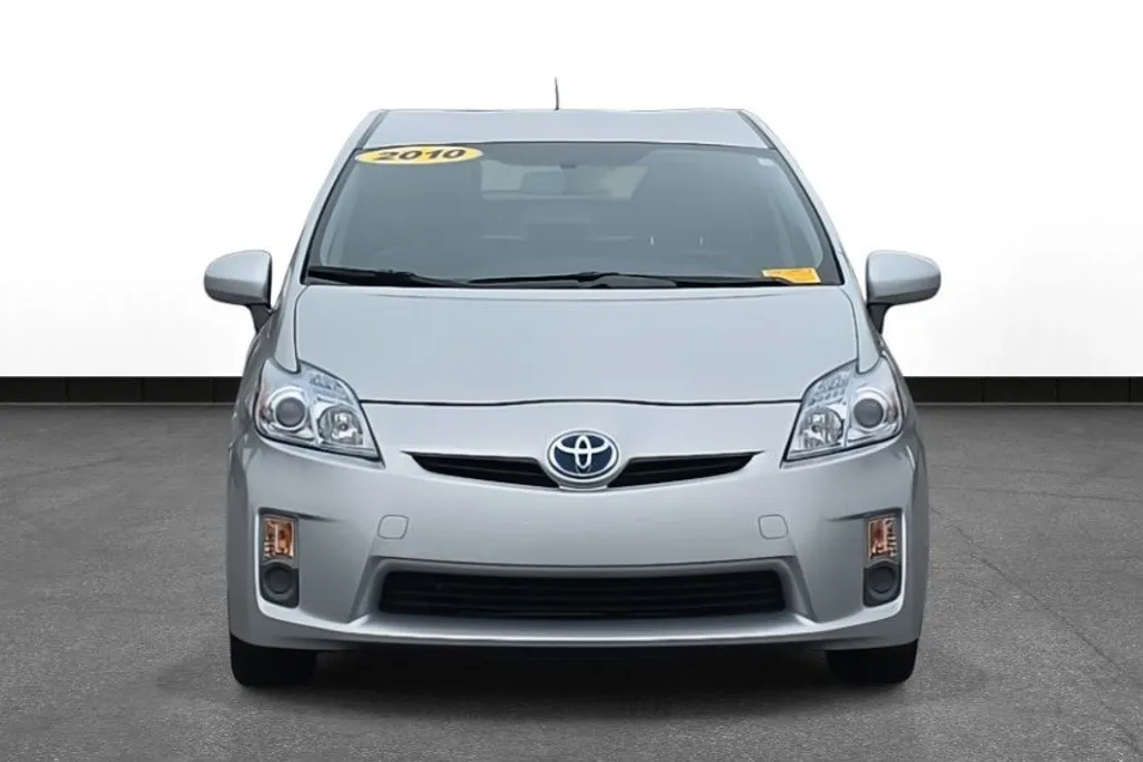 2010 Toyota Prius Two photo 1