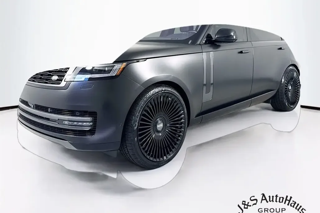 2023 Land Rover Range Rover SE photo 1