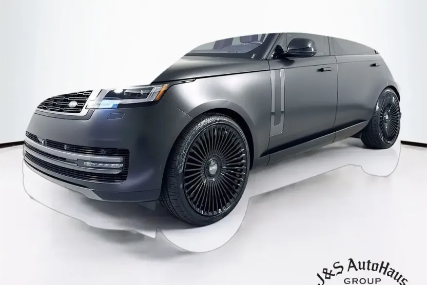 2023 Land Rover Range Rover SE photo 1