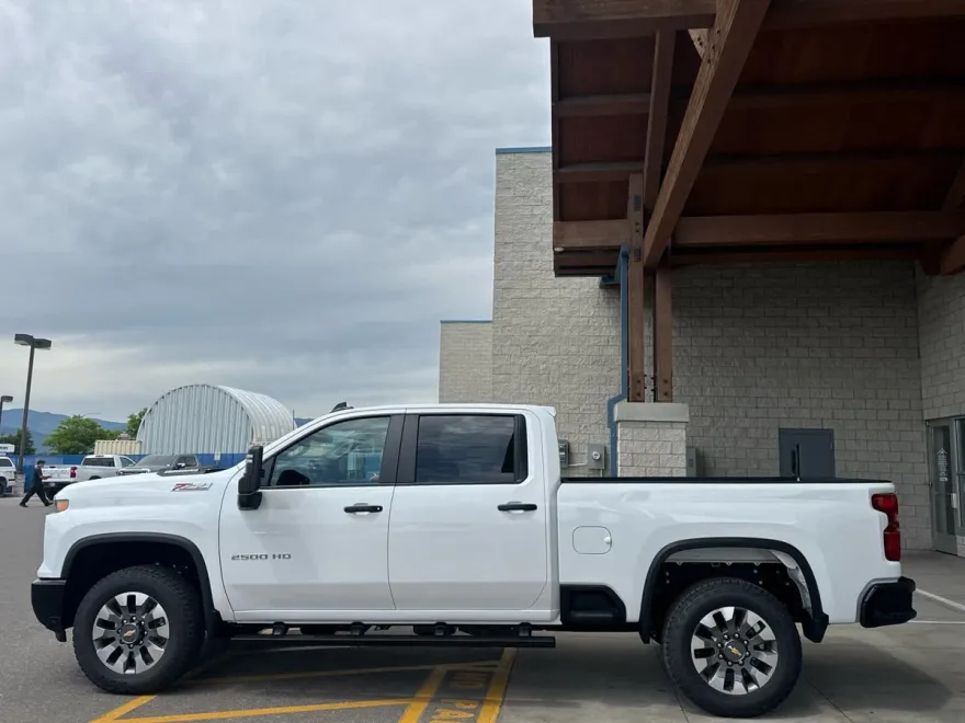 2025 Chevrolet Silverado 2500HD Custom photo 1