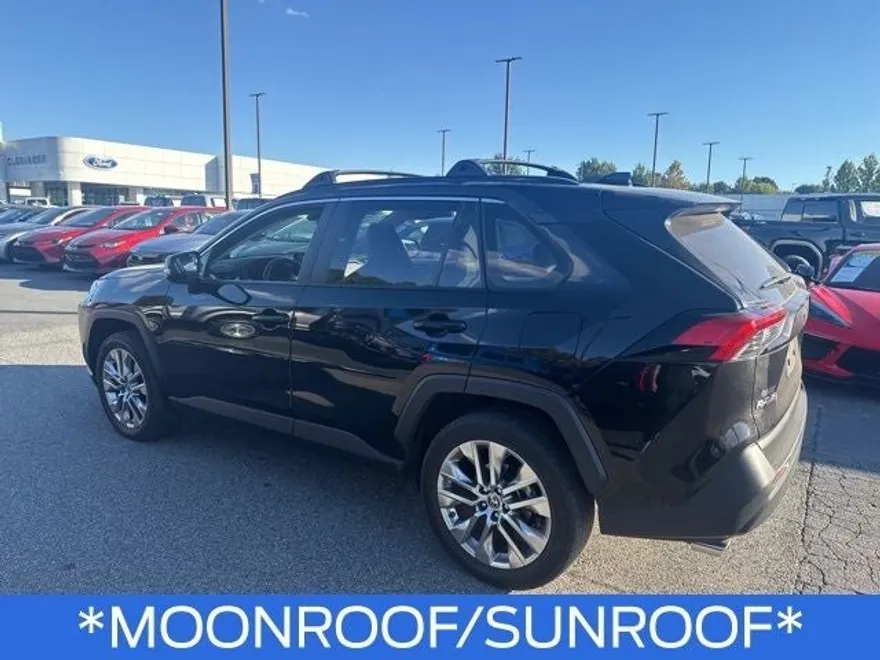 2019 Toyota RAV4 XLE Premium photo 1