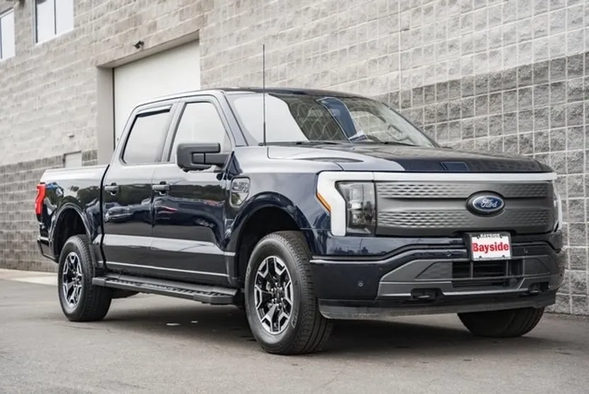 2023 Ford F-150 Lightning XLT photo 1