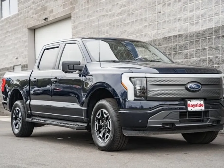 2023 Ford F-150 Lightning XLT photo 1