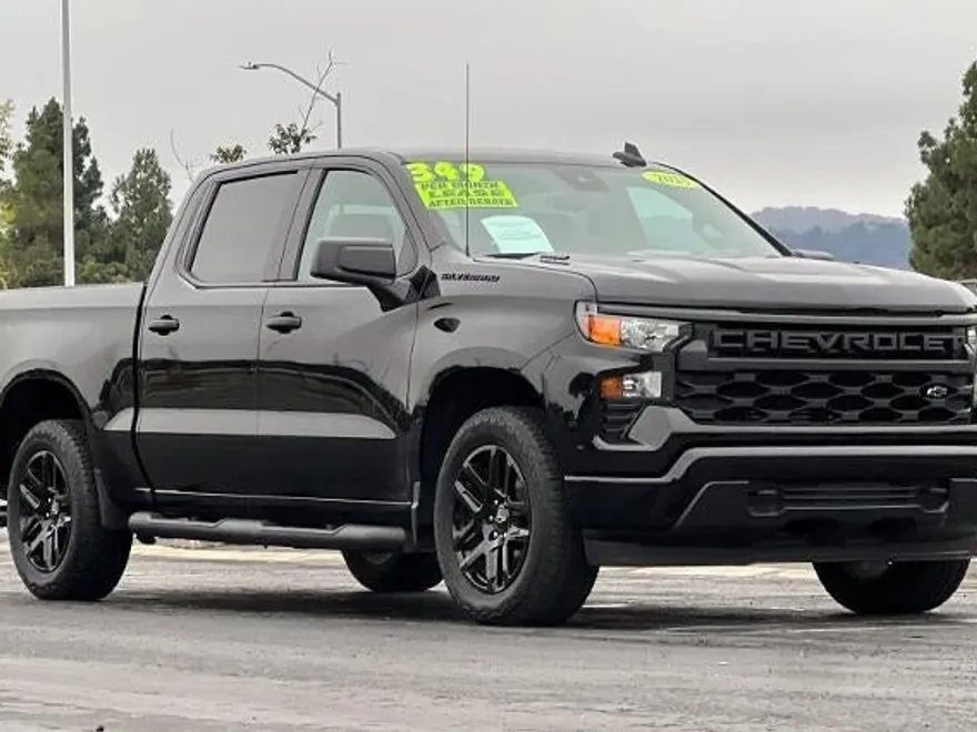 2025 Chevrolet Silverado 1500 Base photo 1
