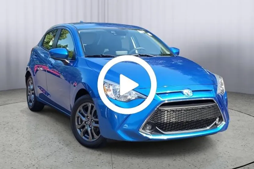 2020 Toyota Yaris LE photo 1