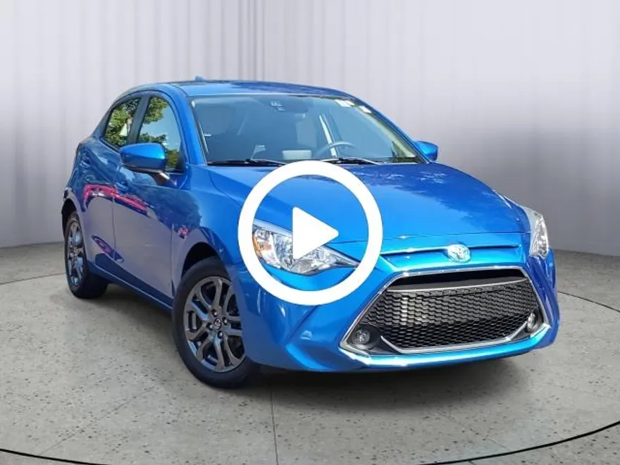 2020 Toyota Yaris LE photo 1